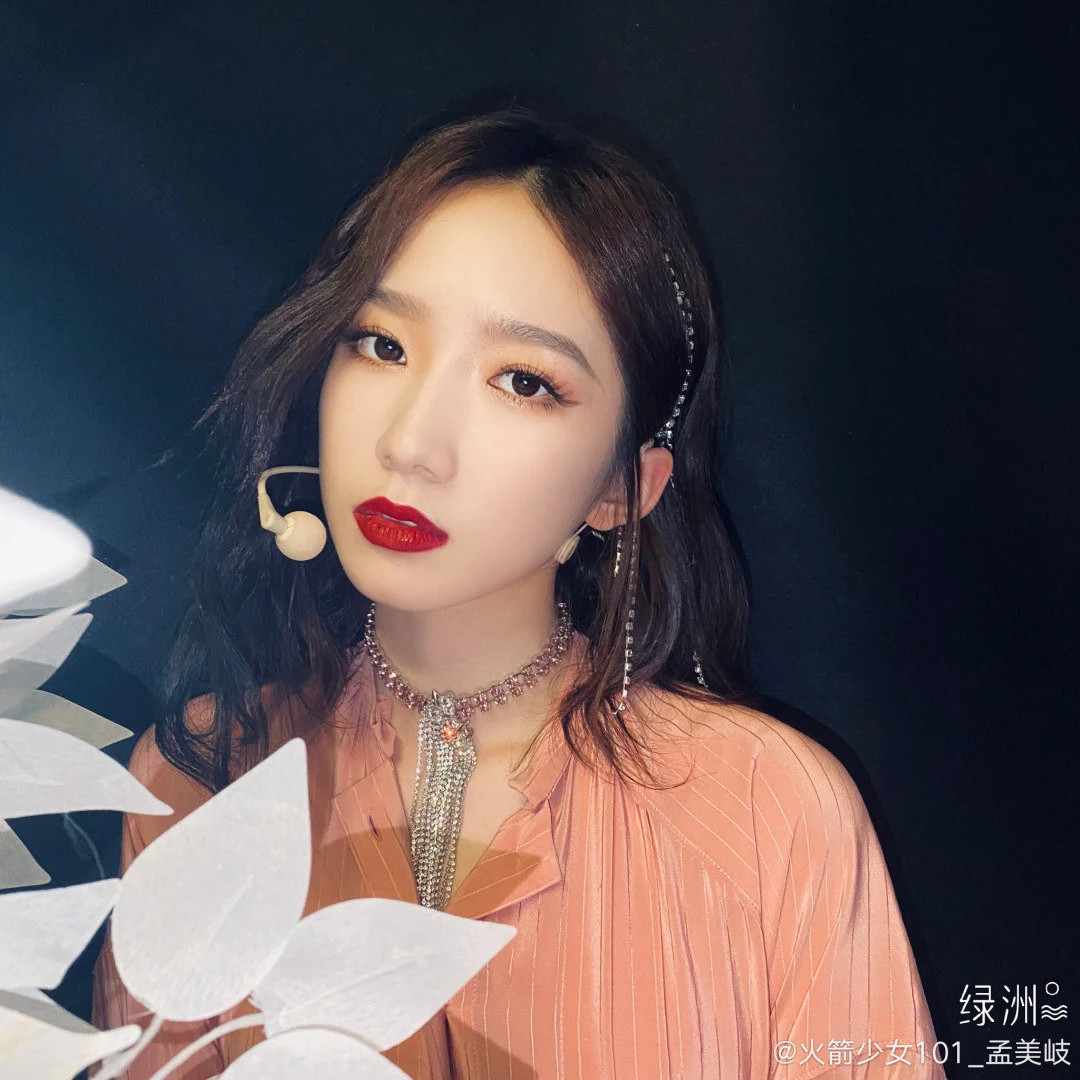 孟美岐最新动态揭秘，小巷中的特色小店奇遇